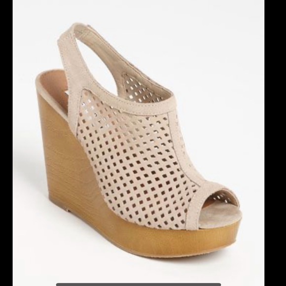 Steve Madden Syrrus Beige Wedge - Picture 3 of 12